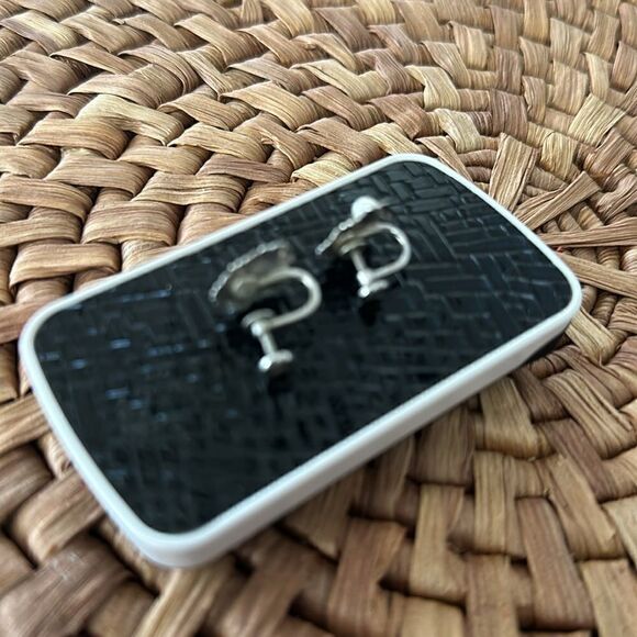 Van Dell Vintage Valuable Sterling Silver & Pearl Earrings - Picture 3 of 5